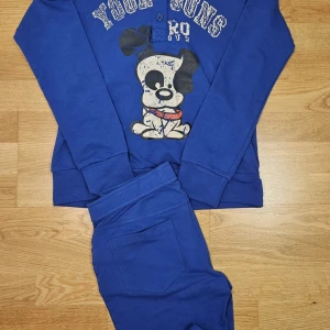 Blå set - Mycket bra skick. Använd en gång. 