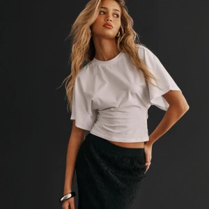 Nelly topp  - Jättefin tröja som är helt oanvänd med lappen fortfarande kvar, säljer då jag inte hann returnera 🙏 Storlek M men skulle säga att den sitter mer som S 