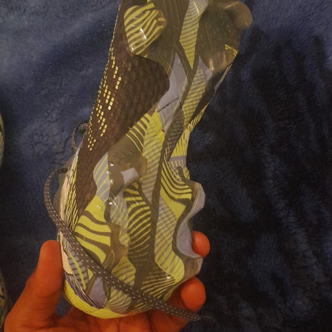 Färgglada fotbollsskor med mönster - 91