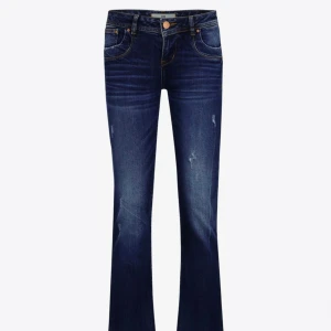 Valerie jeans LTB - Nästan helt slutsålda mörkblåa jeans med slitningar från LTB. Köpte för 1139kr från ABOUT you. Storlek 27x32. Skicka privat  för mer bilder🥰Pris går att diskutera!!