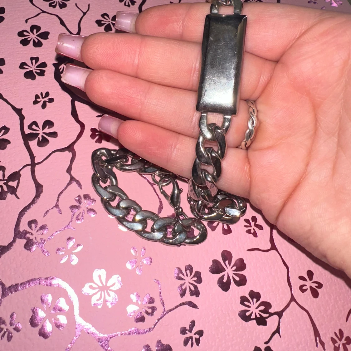 Silverfärgat halsband med platta - 91