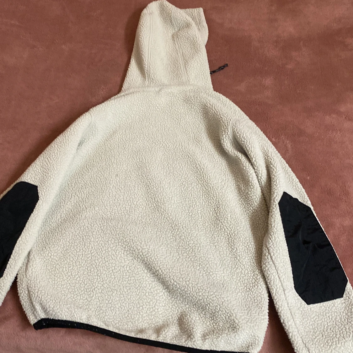 Beige fleece hoodie med ficka från märket CLWR - 90