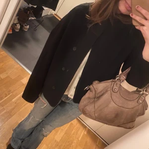 Svart jacka - En så fin svart jacka, perfekt till våren🌸