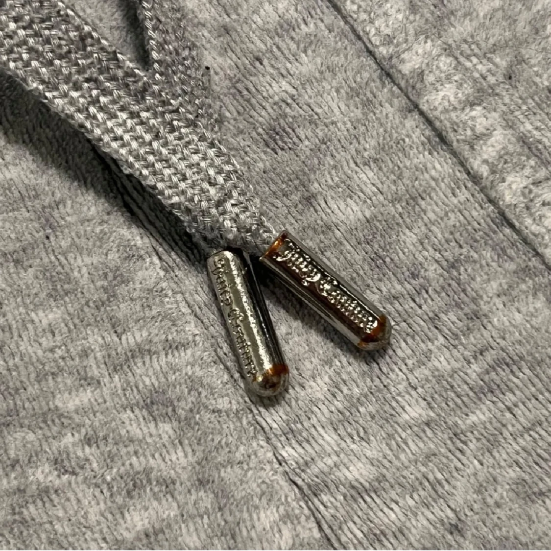 Ljusgrå juicy couture byxor  - 91