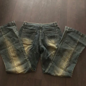 Nitade jeans - Supersnygga jeans, köpt på humana men vet ej vilket märke 🥰ger bratz vibbar 😍