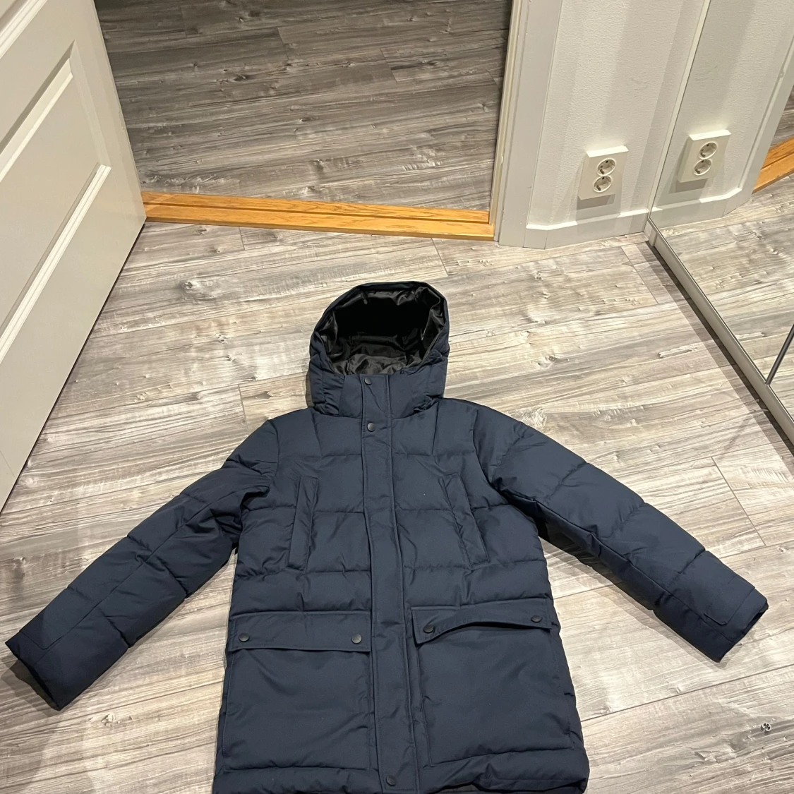 Mörkblå pufferjacka från McKinley
