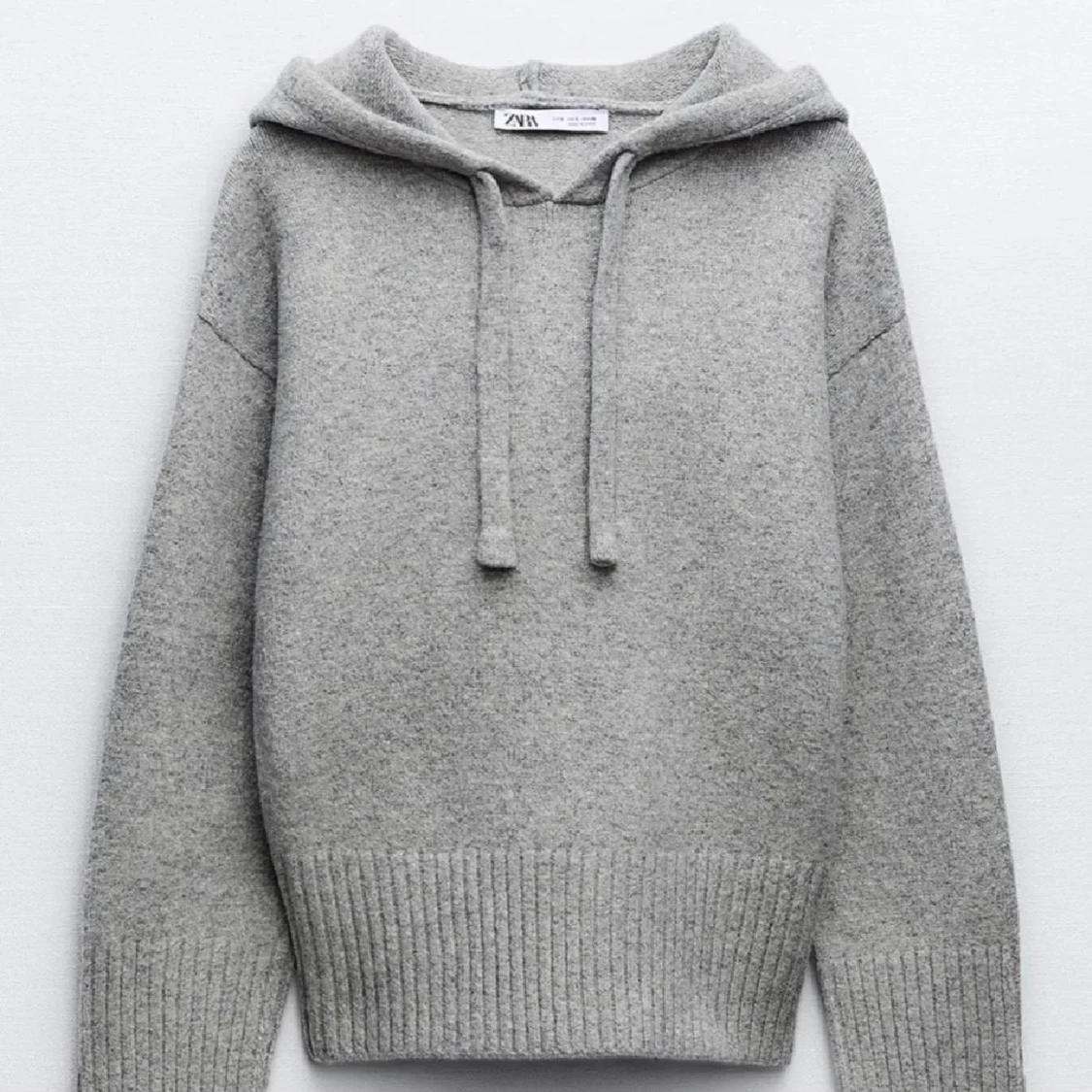 Grå hoodie från Zara