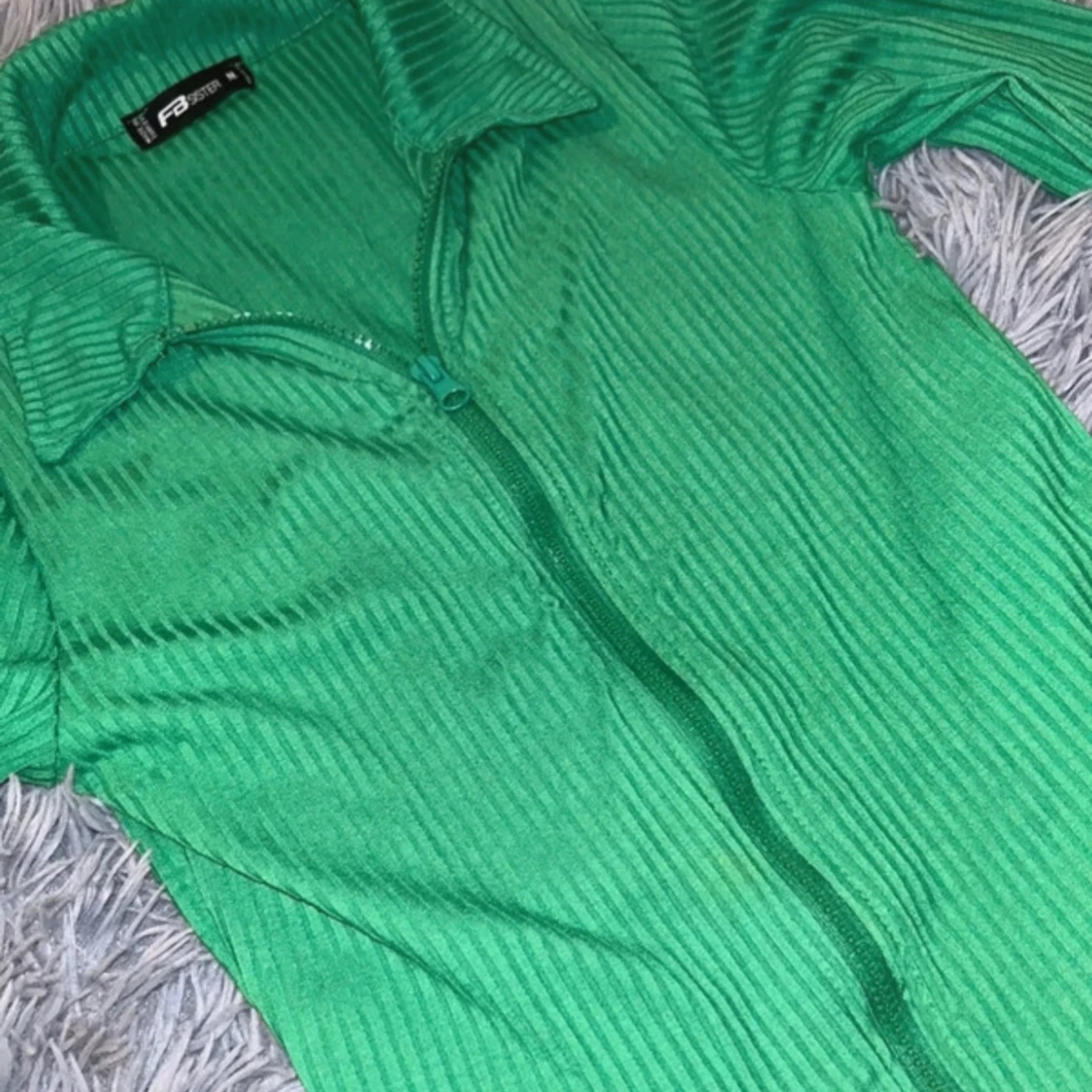 Grön ribbad tröja med dragkedja - 90