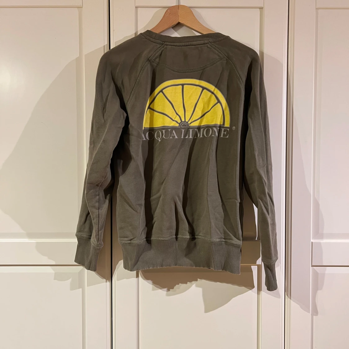 Olivgrön sweatshirt från Acqua Limone - 90