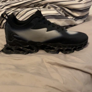 Hög sula pump sneakers - Några skor ja köpte i spanien, lite liknande nike tn’s, pris är diskuterbart