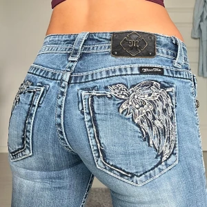 Miss me jeans - Midjemått: 35cm rakt över, innerbenslängd: 82cm 💕