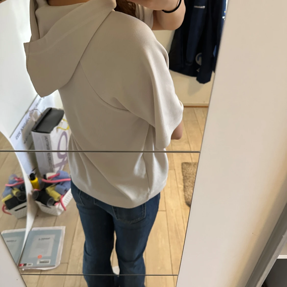 Vit hoodie från Soyaconcept - 90