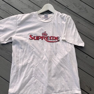 Supreme t-shirt - Clean supreme t-shirt från S/S 23, nypris~800