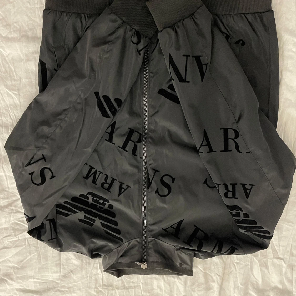 Svart bomberjacka från Emporio Armani