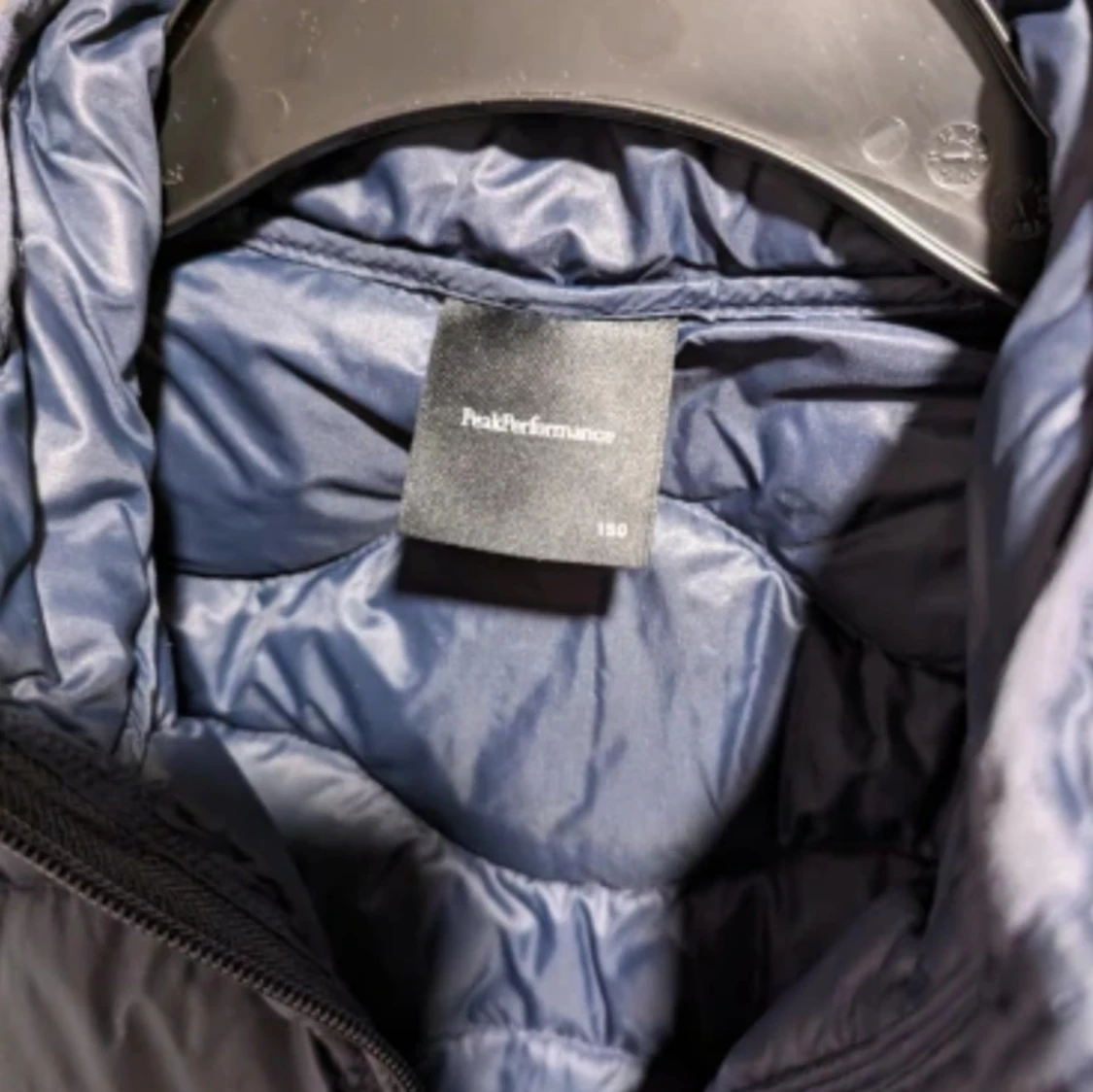 Blå dunväst från Peak Performance, strl 150 - 91