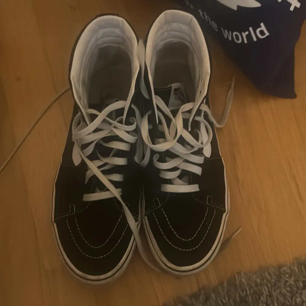Säljer mina vans skor som är i bra skick, storlek 41. Kengät.