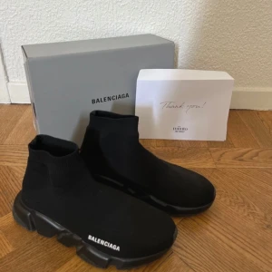 BALENCIAGA SKOR - Storlek 40, använda en gång, jätte bra skick 