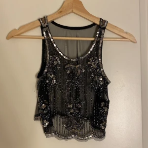 Paljetttopp - Cool topp storlek xs nån tråd som är sönder annats fint skick!