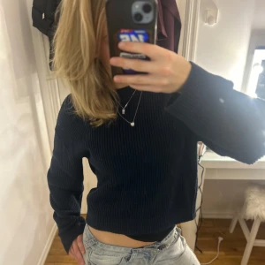 Höst vinter tröja - Varm och mysig tröja nu till vinterhalvåret. Från h&m nyrpis ca 299kr storlek xs men sitter bra på mig som är S