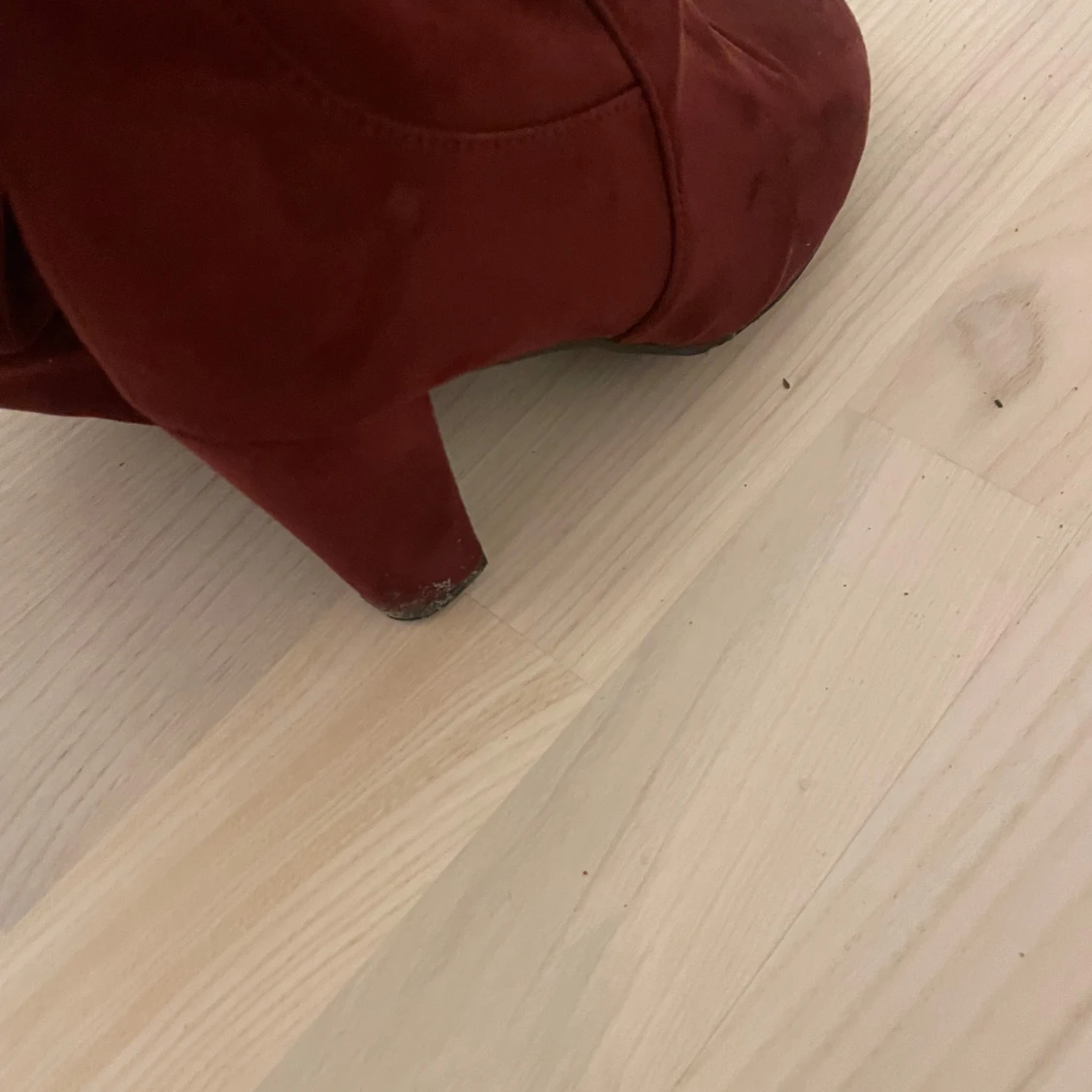 Röda mockastövlar med klack - 90