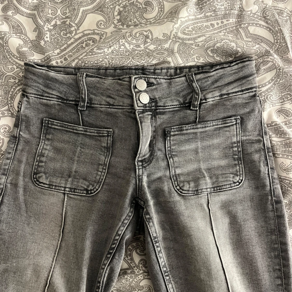 Lågmidjade gråa jeans från Gina Tricot - 2