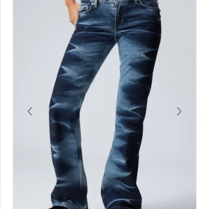 Tie dye bootcut jeans - Snygga jeans från weekday knappt använda skriv privat för fler bilder jag har storlek 26 och passar mig bra som är 165
