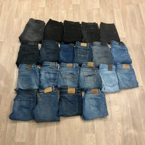 Jeans bulk - Säljer 20+ jeans i alla storlekar från märken som Replay, Nudie mm. ALLA JEANS UTE EN OCH EN I MIN PROFIL. Har alla färger, storlekar om du vill ha nån speciell storlek, märke, modell, färg mm kom privat. 🙌🏻ALLA JEANS 299. Vid köp av två Jeans 499, vid köp av 3 jeans 749. 🙌🏻