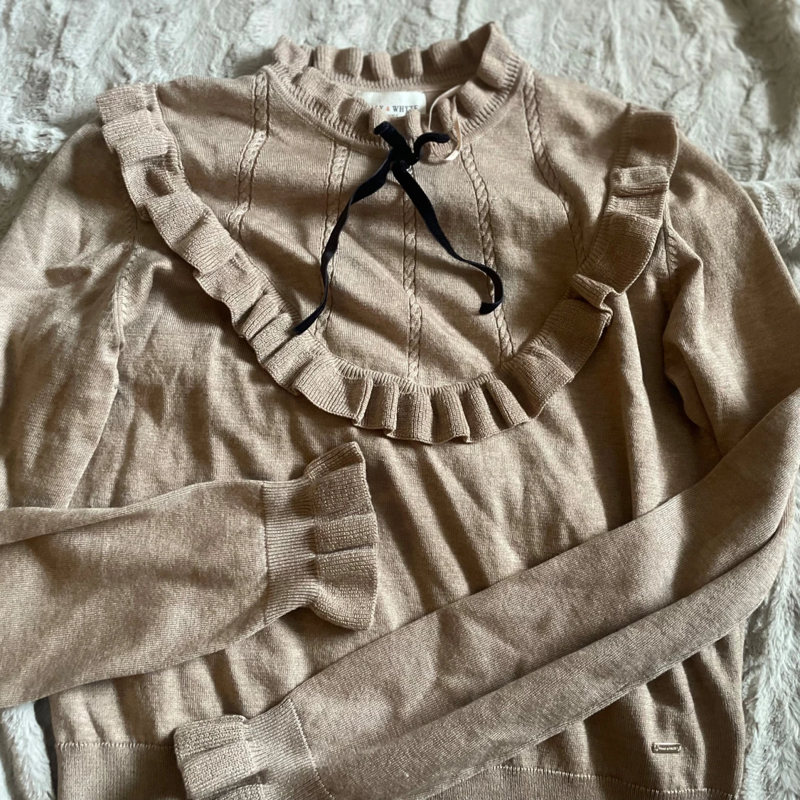 Beige tröja från Holly & Whyte - 1