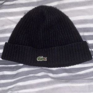  Lacoste mössa - Skriv pm för mer info. Bra skick o billig👍