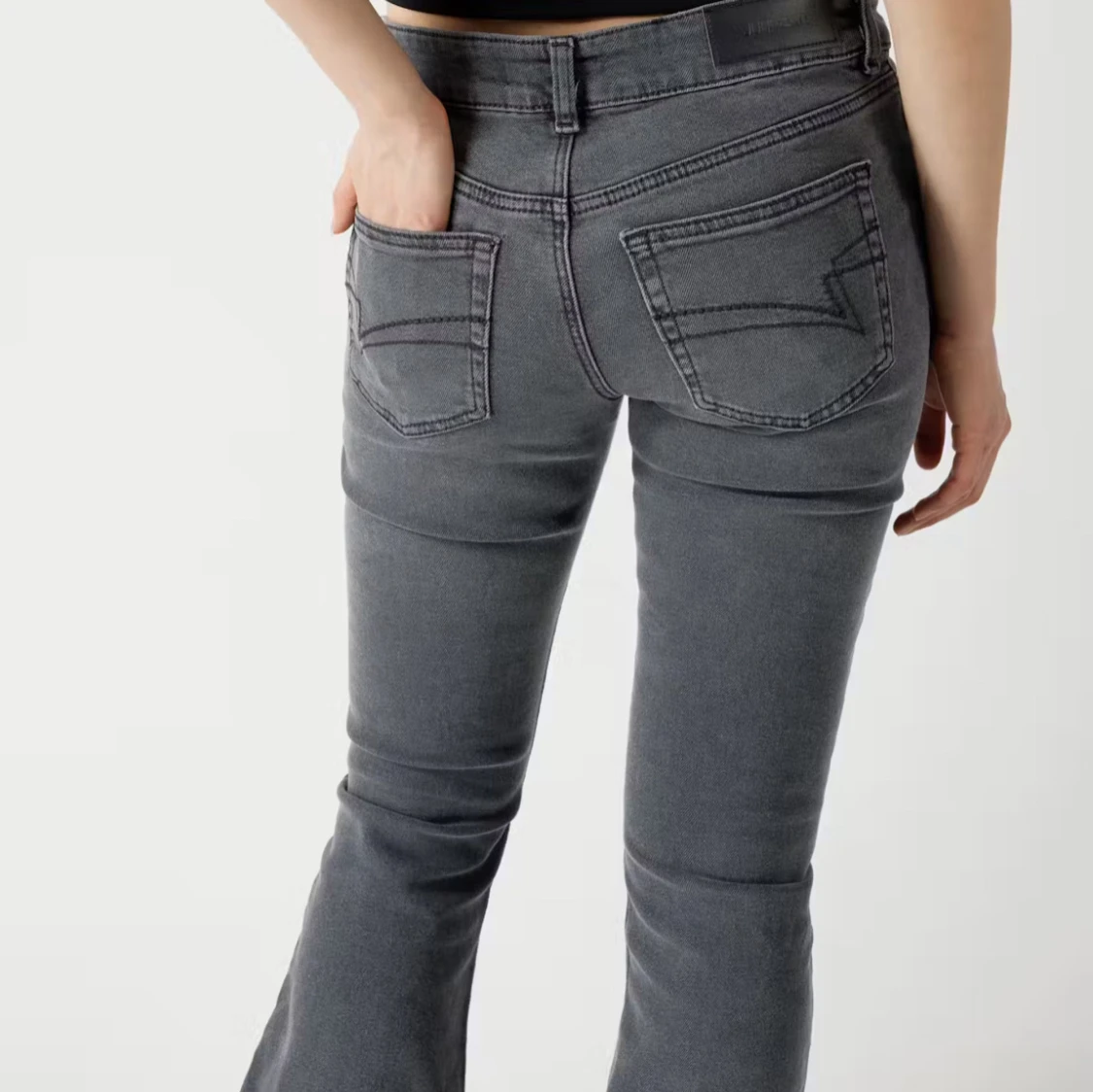 Grå bootcut jeans
