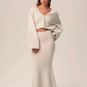 Luzern Midi Dress - Adoore - En stickad klänning från Adoore, Luzern Midi Dress. Enbart provad, aldrig använd. Nypris: 1595kr.