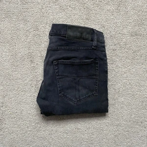 Tiger of Sweden jeans - Tiger of Sweden jeans | Slim fit | Size: 30/32, skriv till mig för mått | Skick: 8/10, använda men inga defekter. | Bara byxorna ingår | Nypris: 899kr, mitt pris: 249kr | Skriv vid frågor och funderingar.