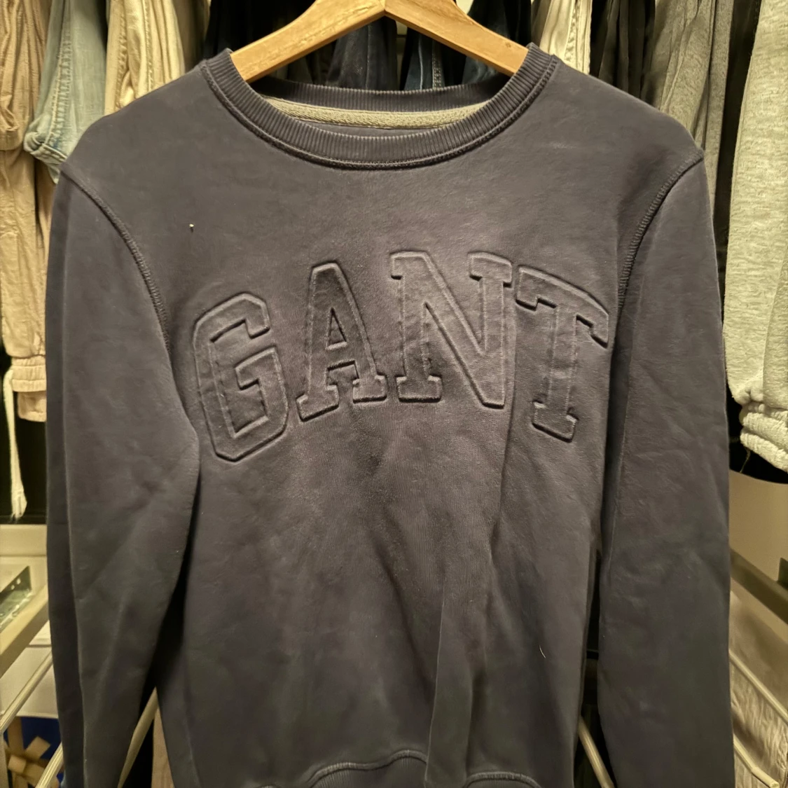 Mörkblå sweatshirt från GANT