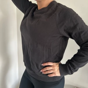 Sweatshirt - Svart sweatshirt, super skön🖤