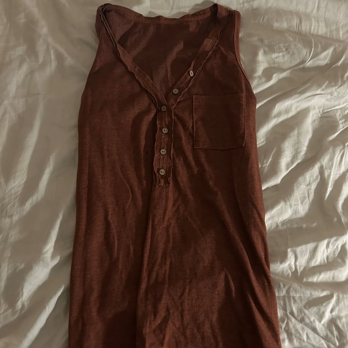 Brun/vinröd ärmlös linnetopp