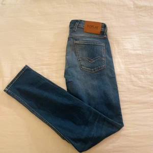 Replay Jeans - Tja! Nu säljer jag ett par feta Replay Anbass Jeans | Strl: W 29 L 34 | Skick: 10/10 | Retail: 1500 kr | Inköptes för 8 månader och har aldrig kommit till användning, för att de är för stora på mig | Skriv för ytterligare frågor 🍾🌴  Mvh Tim