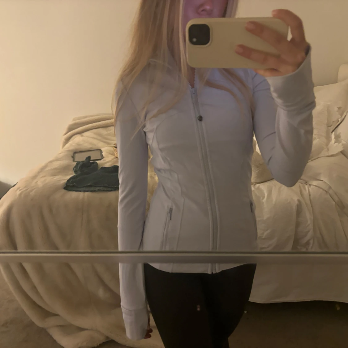 Ljuslila träningsjacka från Lululemon - 1