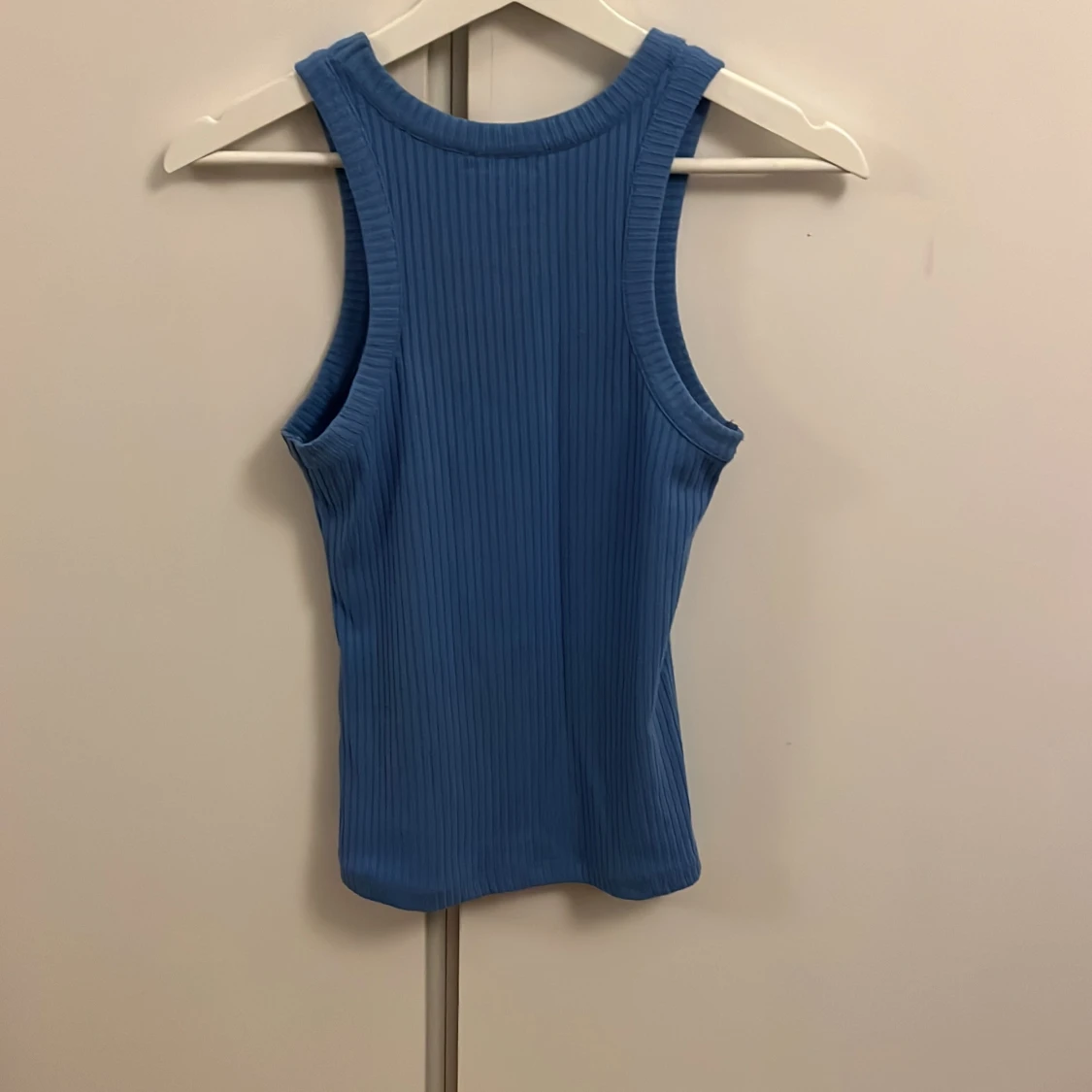 Blå ribbad linnetopp från KappAhl - 1