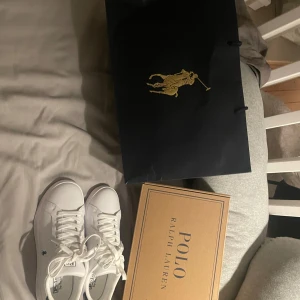 Polo Ralph Lauren skor oanvända - Hej! Jag säljer mina skor för att jag har hittat något annat. Skriv om du är intresserad endast använda provning.    