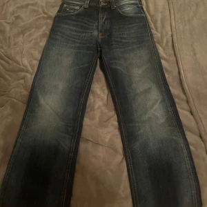 Vintage Nudie jeans - Vintage nudie jeans med en fet fade. Byxorna är lite mer åt det vidare hållet och är i perfekt skick enligt mig