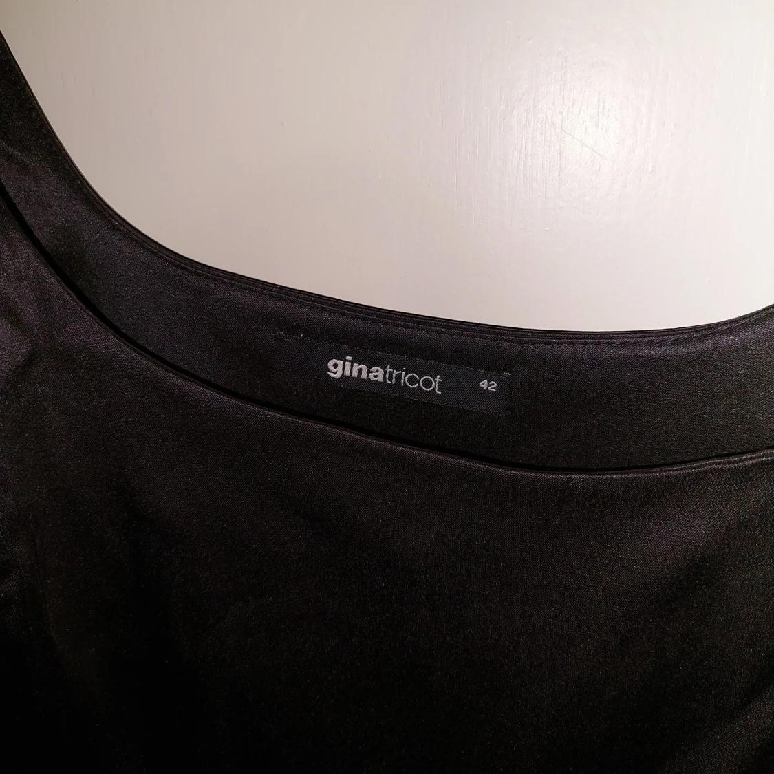 Svart klänning från Gina Tricot - 2