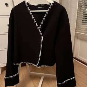 Kofta/Kappa från Gina Tricot - Oanvänd endast testad