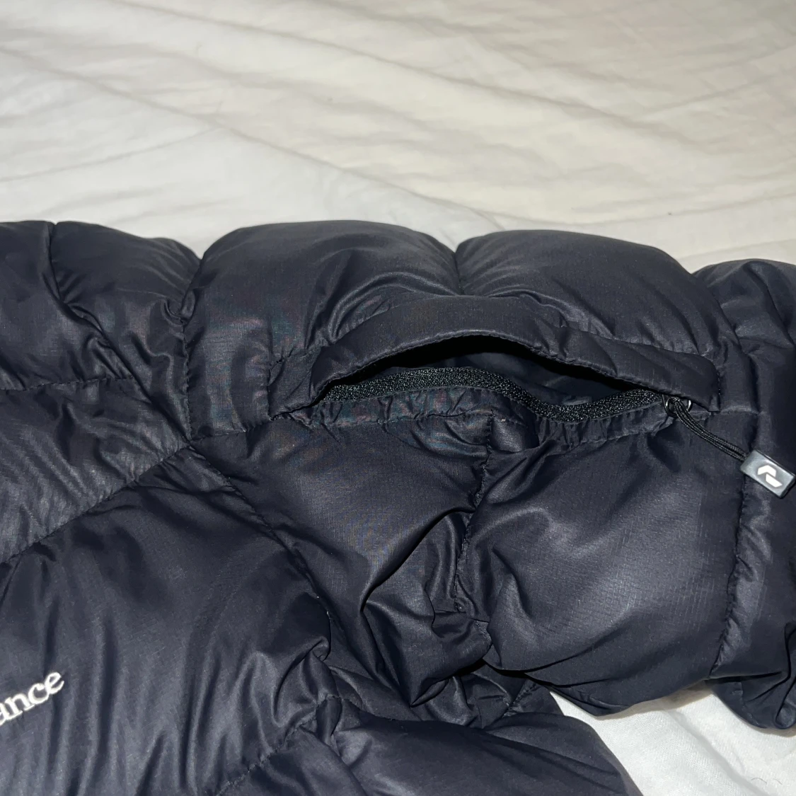 Svart dunjacka från Peak Performance - 3