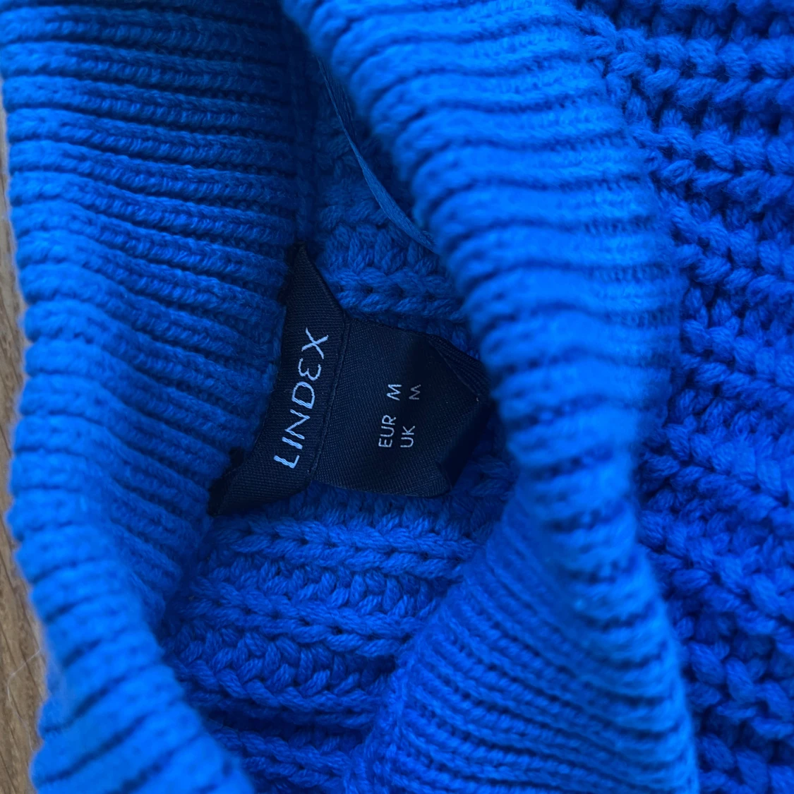 Stickad tröja - M - 90