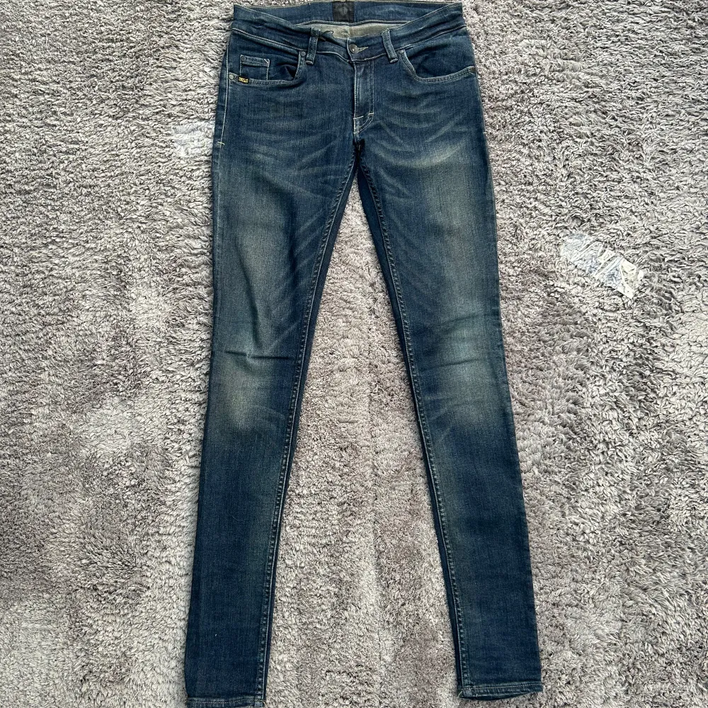 Tiger of sweden jeans || Nyskick, 10/10 || Köp sker via plick eller Swish || Rabatt vid köp av flera plagg || Mvh, JeansFabriken ||  D. Jeans & Byxor.