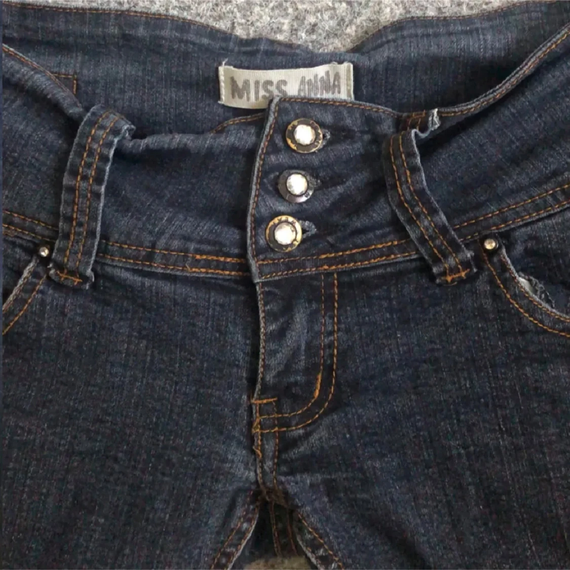 Mörkblå jeans från Miss Anna - 91