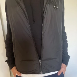 J Lindeberg väst - .