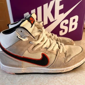 Nike SB dunk INTE mycket använda  - Storlek 42.  3 par snören Pris går att diskutera 