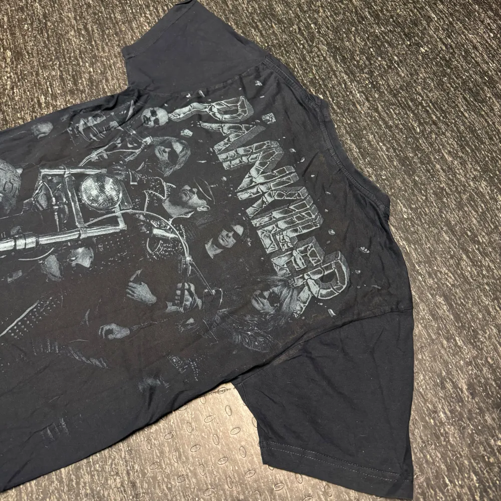 Judas Priest Painkiller T-Shirt!🔥  Från Albumet: Painkiller -90 Size: Medium Skick: vintage, Sprickor i tryck annars bra! Årtal: oklart. Märke: Promostars ”Heavy Cotton” Pris: 279kr. T-shirts.