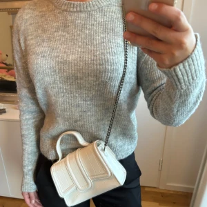 Stickad tröja  - Stickad tröja från hm i storlek XS.